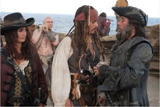 Cenas do Filme Piratas do Caribe Navegando em Aguas Misteriosas